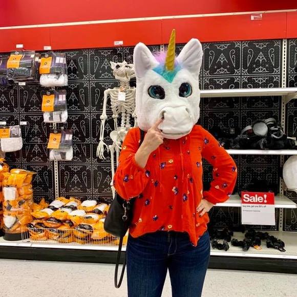 Meet your Posher, Laura - Picture 1 of 1